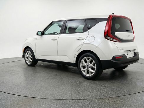 Used 2025 Kia Soul LX w/ LX Technology Package image 6