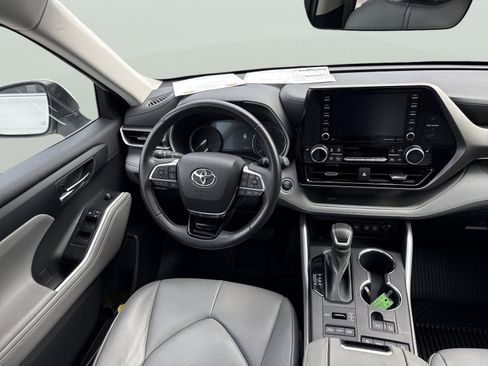 Used 2021 Toyota Highlander XLE image 15