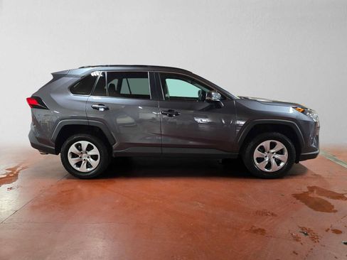 Used 2021 Toyota RAV4 LE AWD/4WD image 2