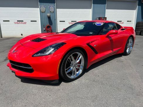 Used 2019 Chevrolet Corvette Stingray Coupe w/ 1LT RWD image 1