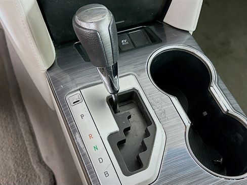 Used 2012 Toyota Camry XLE image 23