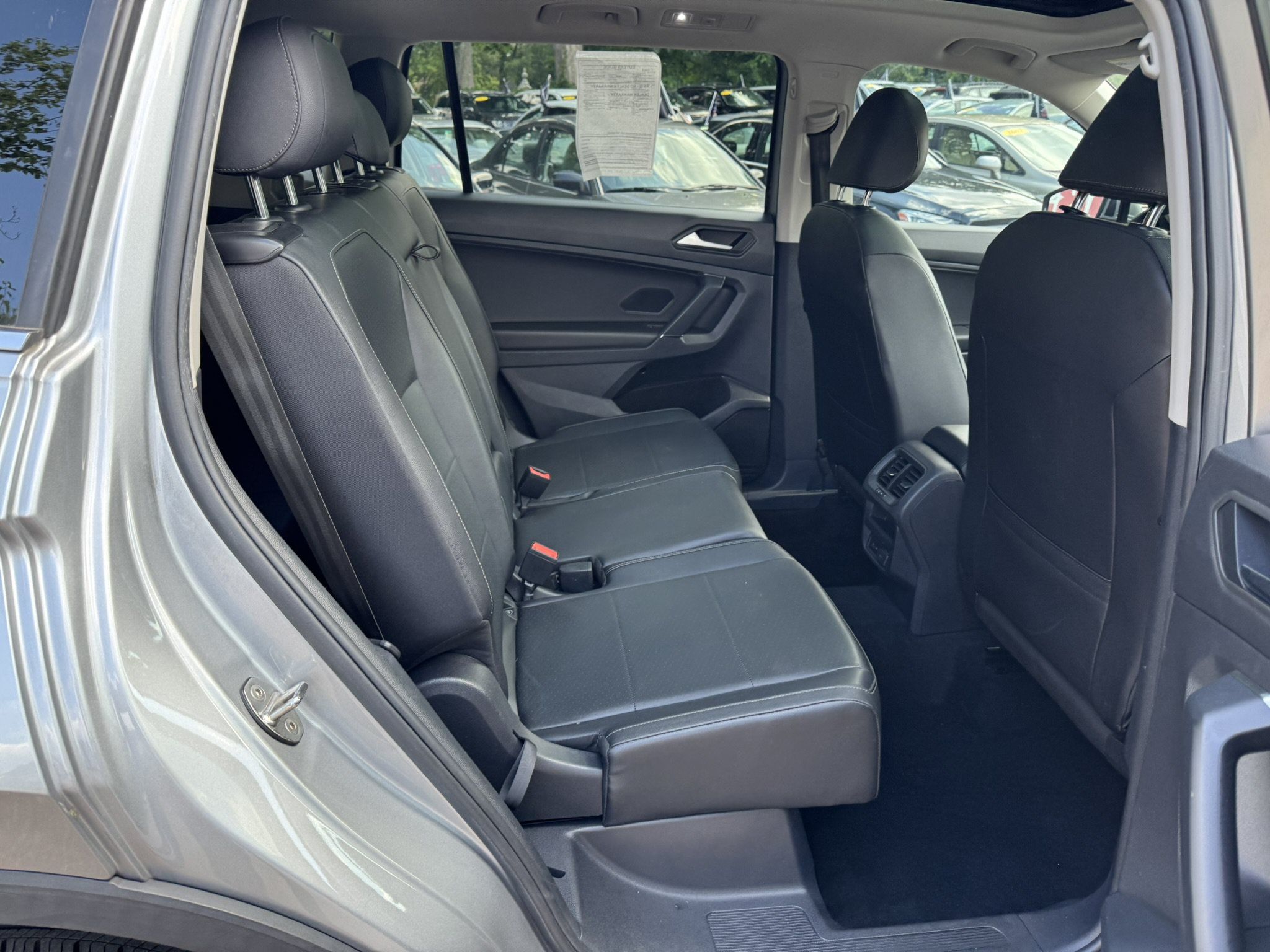 Used 2020 Volkswagen Tiguan SE w/ Panoramic Sunroof Package FWD image 12