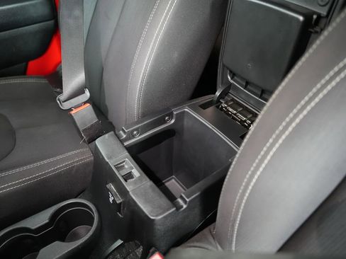 Used 2014 Jeep Wrangler Sahara w/ Mopar Chrome Edition Group image 29