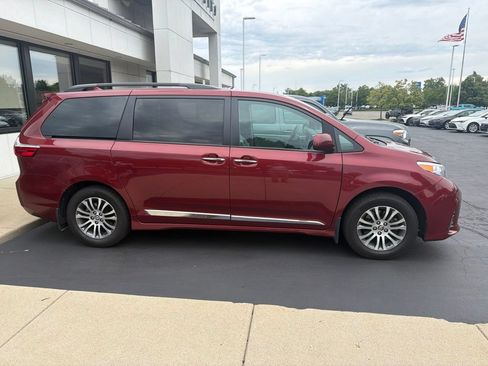 Certified 2019 Toyota Sienna XLE w/ XLE Navigation Package FWD image 12