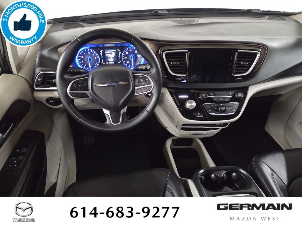 Used 2017 Chrysler Pacifica Touring-L FWD image 18