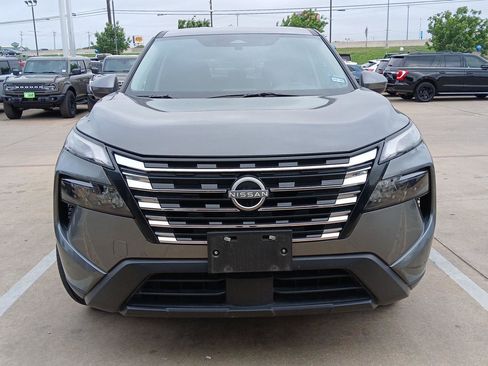 Used 2025 Nissan Rogue SV image 4