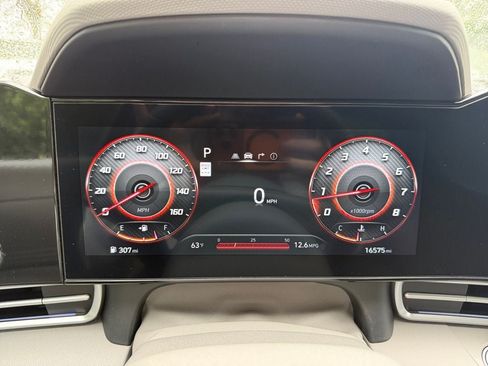 Used 2025 Hyundai Elantra SEL FWD image 14