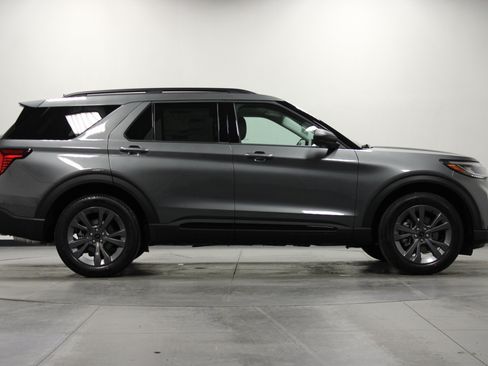 New 2026 Ford Explorer Active w/ Active Comfort Package AWD/4WD image 3