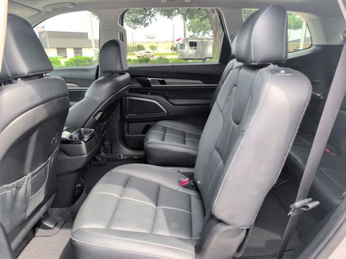 Used 2022 Kia Telluride SX w/ Nightfall Edition Package AWD/4WD image 34