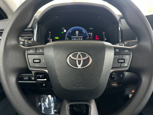 Used 2025 Toyota Camry LE FWD image 20