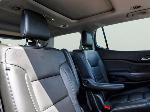 Used 2019 GMC Acadia SLT w/ Black Edition FWD image 9