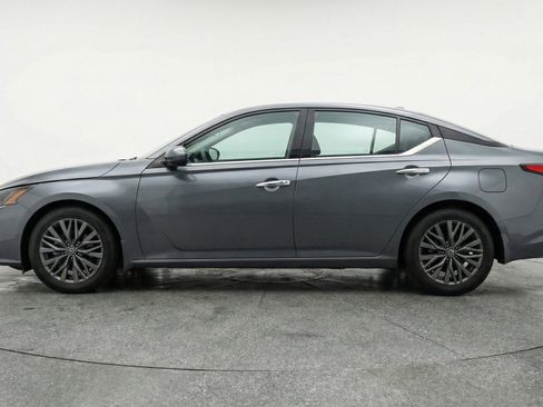 Used 2025 Nissan Altima 2.5 SV FWD image 5