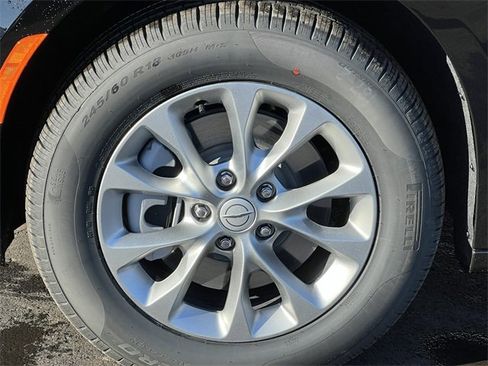 New 2026 Chrysler Pacifica Limited w/ Trailer Tow Group image 8