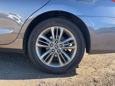 Used 2015 Toyota Camry SE image 11