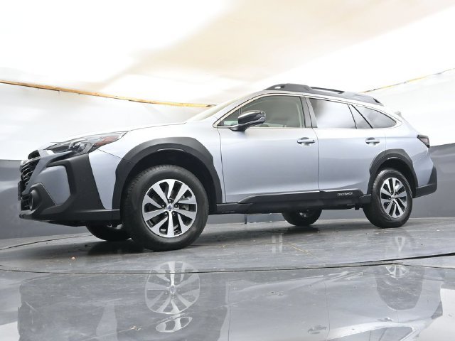Used 2025 Subaru Outback Premium AWD/4WD image 30