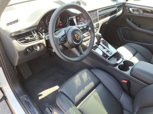 Used 2025 Porsche Macan image 25