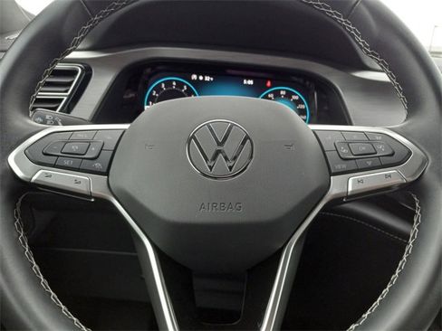 Used 2025 Volkswagen Atlas Cross Sport SE image 18
