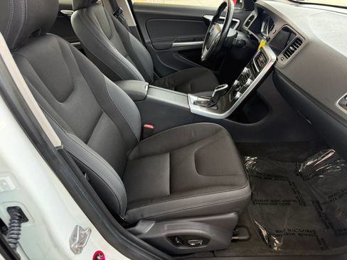 Used 2015 Volvo S60 T5 FWD image 22