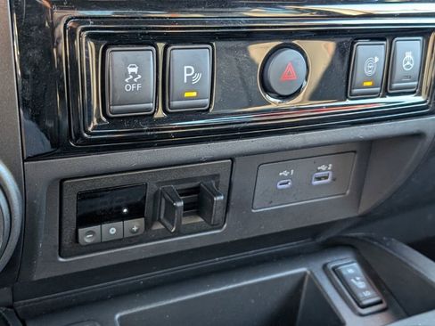 Used 2024 Nissan Titan PRO-4X w/ Pro-4x Convenience Package image 24