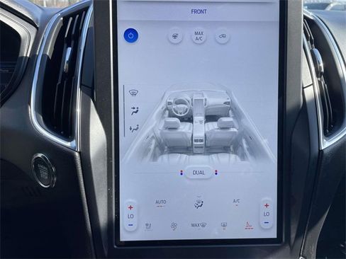 Used 2024 Ford Edge Titanium image 19