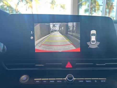 Used 2023 Hyundai Elantra Limited image 12