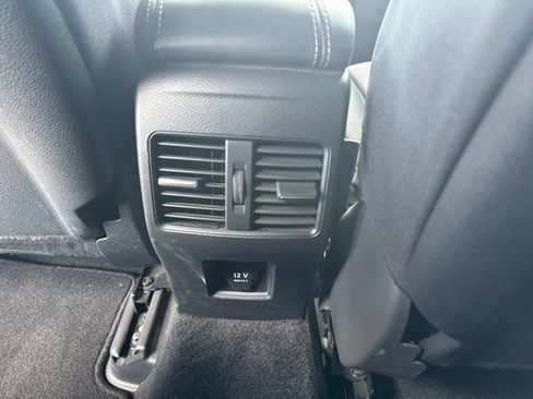 Used 2018 INFINITI QX30 FWD image 17