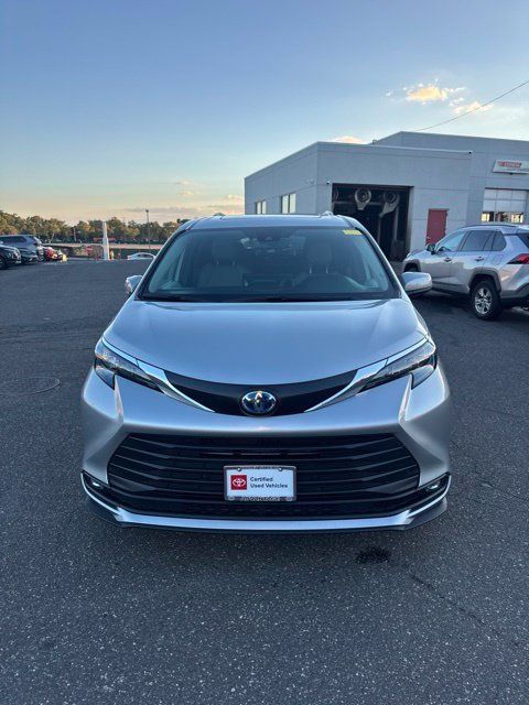 Used 2025 Toyota Sienna XLE FWD 360° Tour