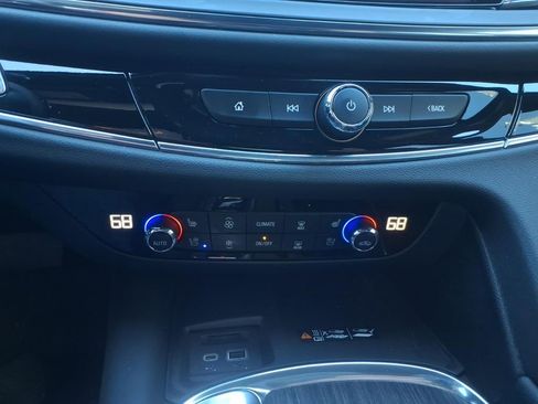 Used 2024 Buick Enclave Avenir w/ Avenir Technology Package image 17