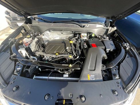 Used 2025 Chevrolet Trax LT image 32