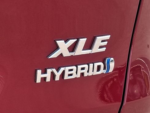 Used 2023 Toyota RAV4 XLE AWD/4WD image 29