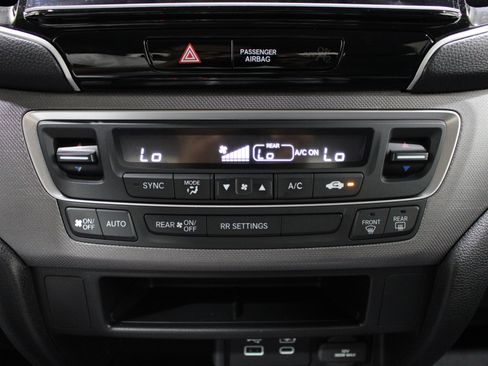 Used 2024 Honda Ridgeline Sport image 17