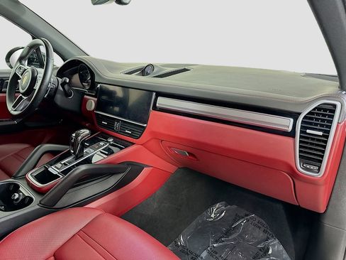 Used 2022 Porsche Cayenne S Platinum image 30