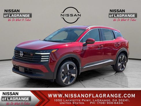 Used 2025 Nissan Kicks SR FWD image 1