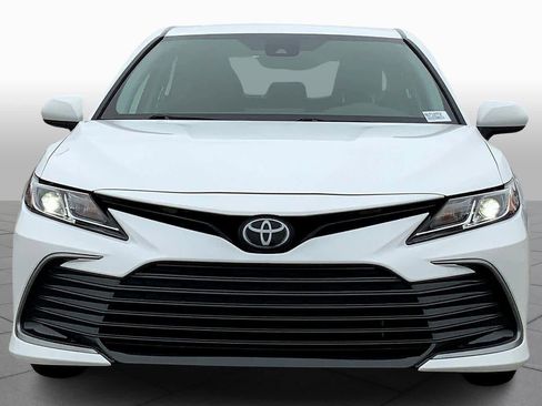 Used 2022 Toyota Camry LE image 3