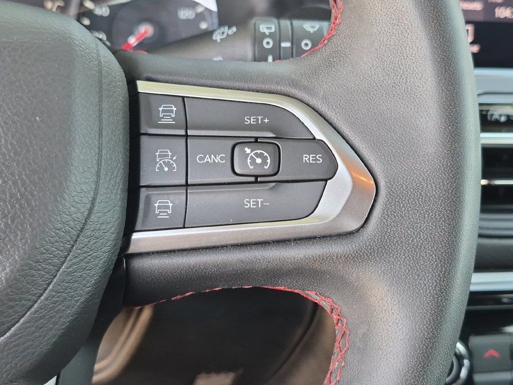 Used 2025 Jeep Compass Trailhawk AWD/4WD image 26