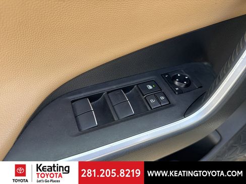 Used 2020 Toyota RAV4 Limited FWD image 13