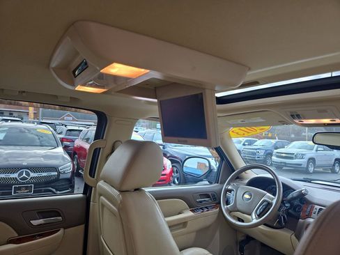 Used 2013 Chevrolet Avalanche LTZ image 27