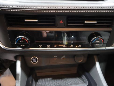 Used 2023 Nissan Rogue SV AWD/4WD image 27