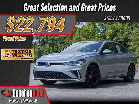 Used 2025 Volkswagen Jetta SE w/ Sunroof Package FWD image 1