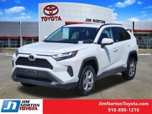 Used 2025 Toyota RAV4 XLE FWD image 3