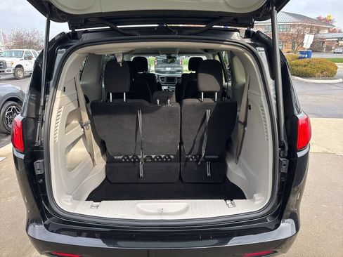 Used 2023 Chrysler Voyager LX image 39