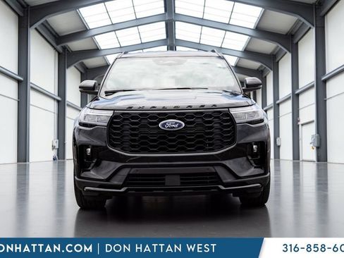 Used 2025 Ford Explorer ST-Line w/ ST-Line Street Pack AWD/4WD image 22