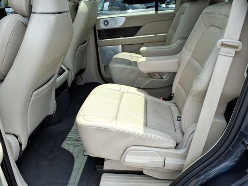 Used 2021 Lincoln Navigator Reserve w/ Luxury Package AWD/4WD image 12