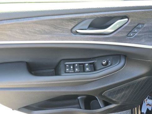 New 2025 Jeep Grand Cherokee L Limited w/ Luxury Tech Group II AWD/4WD image 9