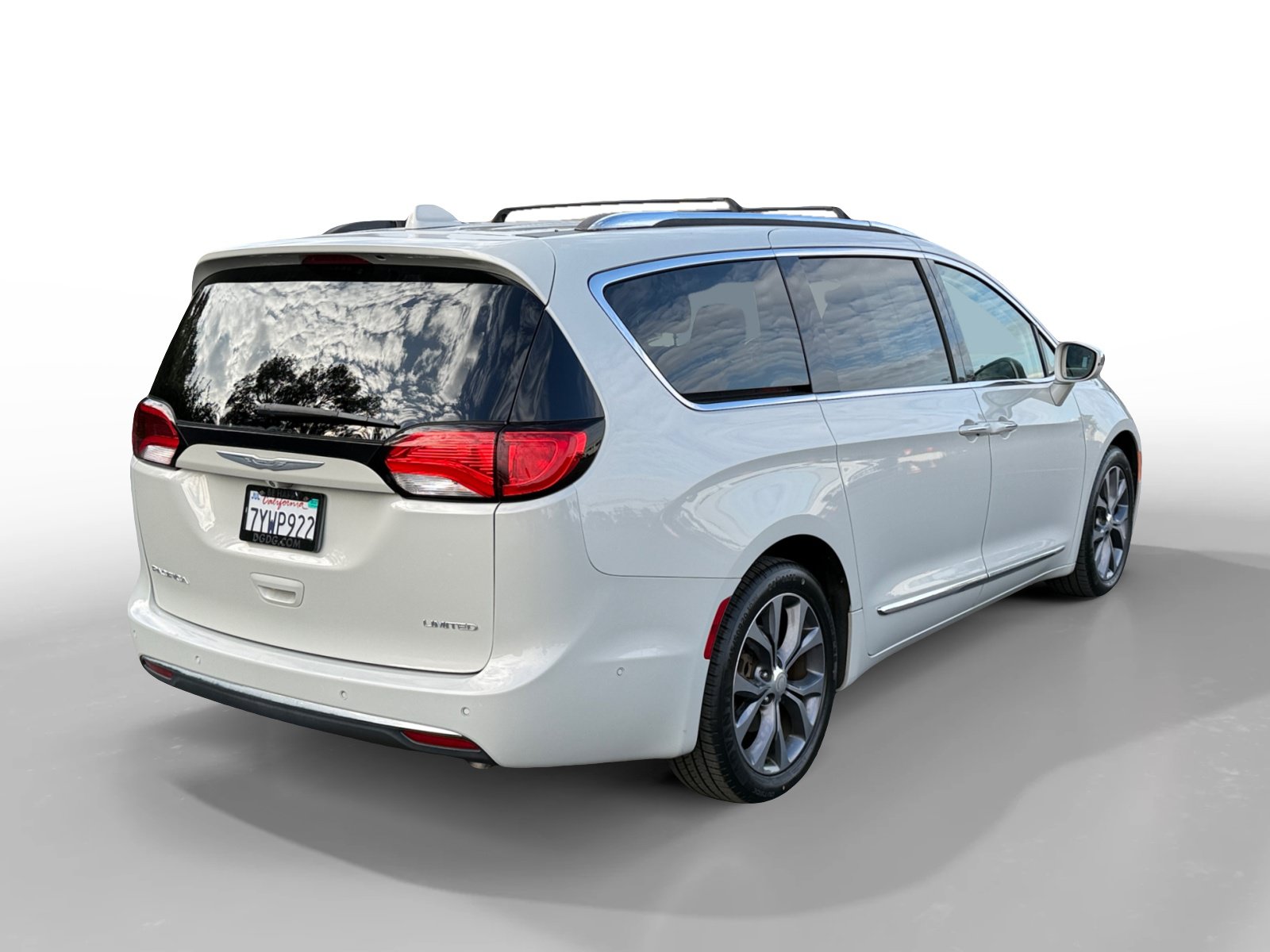 Used 2017 Chrysler Pacifica Limited FWD image 5