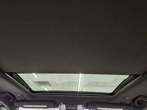 Used 2018 Jeep Grand Cherokee Overland AWD/4WD image 38