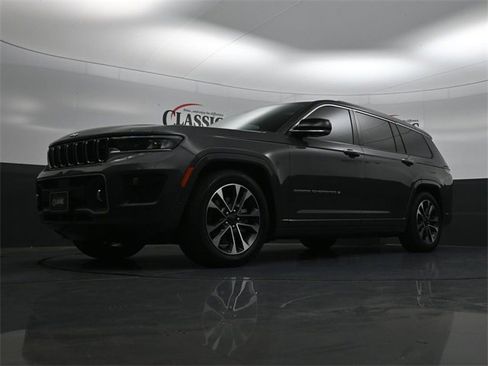 Used 2022 Jeep Grand Cherokee L Overland w/ Advanced Protech Group III image 24