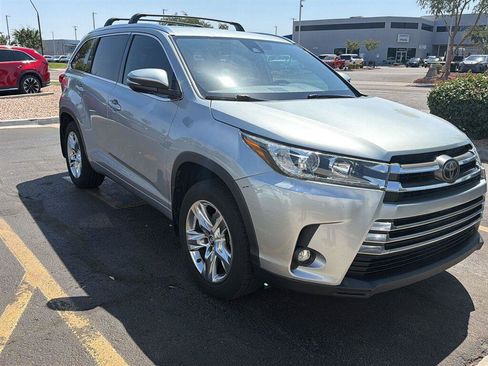 Used 2019 Toyota Highlander Limited AWD/4WD image 2