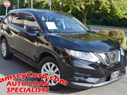 Used 2018 Nissan Rogue S AWD/4WD image 2