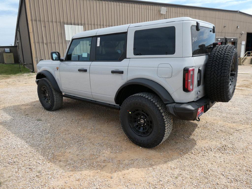 New 2026 Ford Bronco Badlands w/ Sasquatch Package AWD/4WD image 8